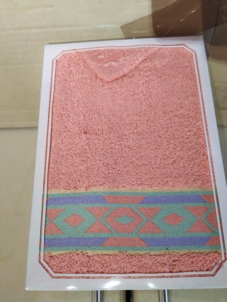 nieuwe geschenkdoos handdoek 50x100cm en washandje assortie, Enlèvement ou Envoi, Neuf, Serviette