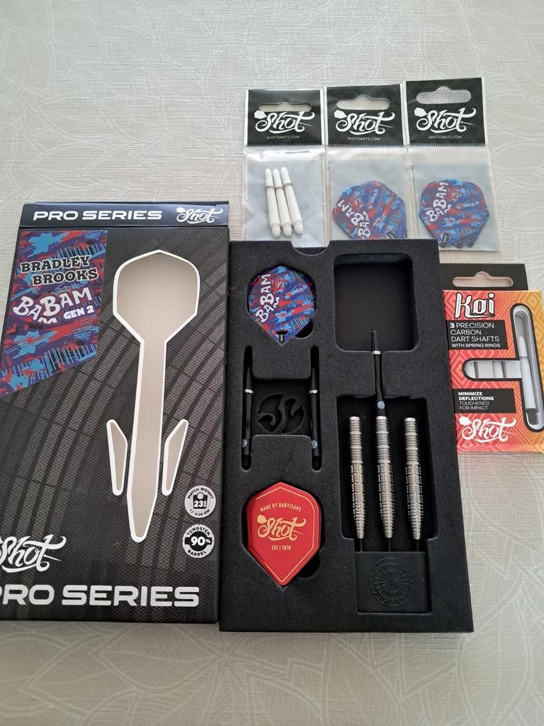 Shot G2 Bradley Brooks 23gr + toebehoren., Sport en Fitness, Darts, Ophalen of Verzenden, Flights
