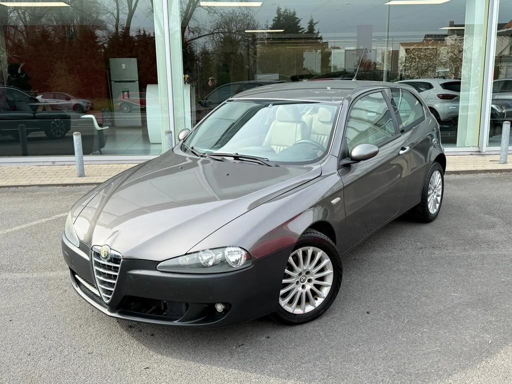 Alfa Romeo 147 1.9 JTD Black Line / CLIMATISATION / CUIR / R, Autos, Cuir, Argent ou Gris, Achat, Entreprise
