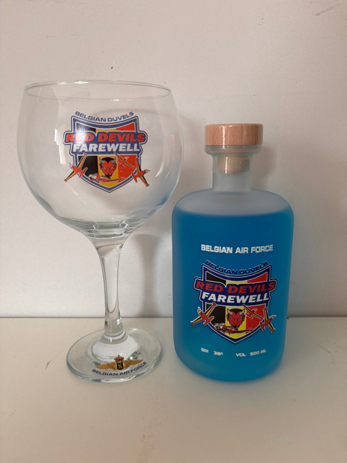 Farewell gin red devils, Collections, Marques de bière, Enlèvement, Comme neuf