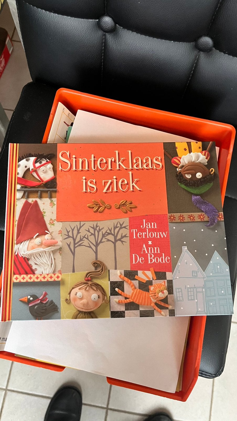 Prentenboek Sinterklaas is ziek (Jan Terlouw / Douwe Egberts, Enlèvement