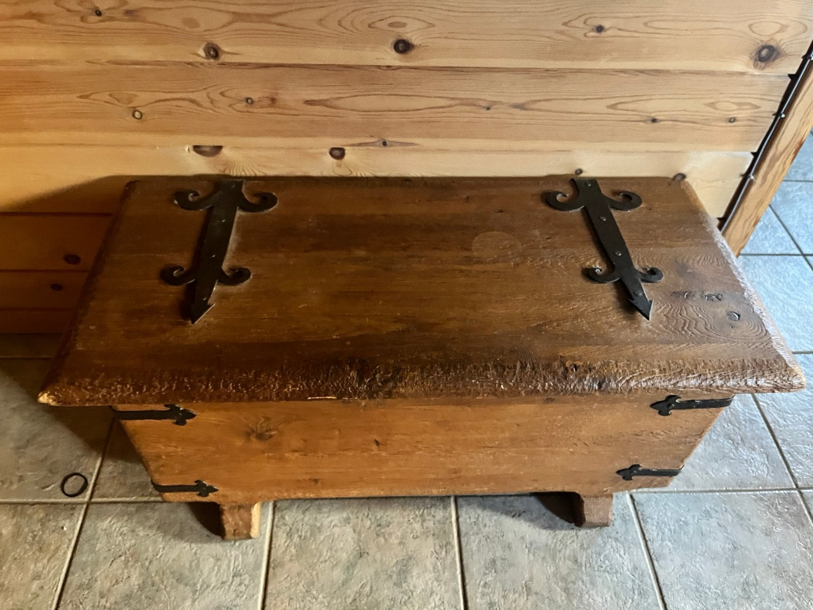 Zware eiken kist met smeedijze, Ophalen, Minder dan 50 cm, Gebruikt, 100 tot 150 cm