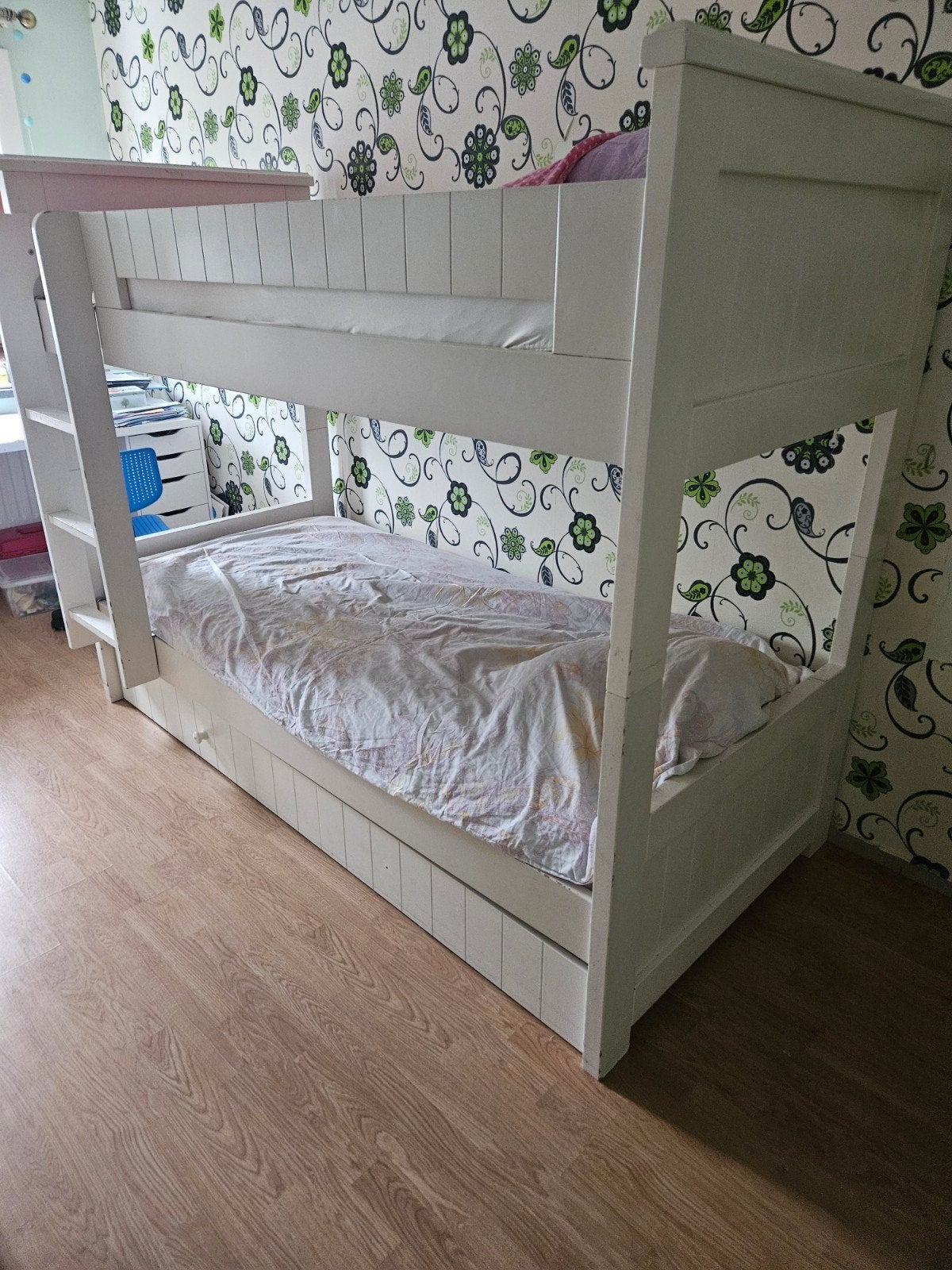 Stevig houten stapelbed met uitschuifbaar logeerbed te koop, Ophalen, Stapelbed