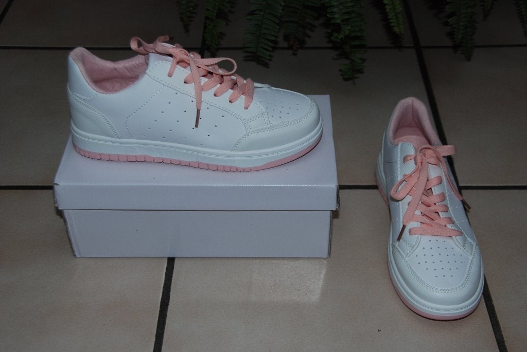 Superbes baskets blanches et roses Pointure 38 NEUVES!, Vêtements | Femmes, Neuf, Enlèvement ou Envoi, Sneakers et Baskets, Blanc