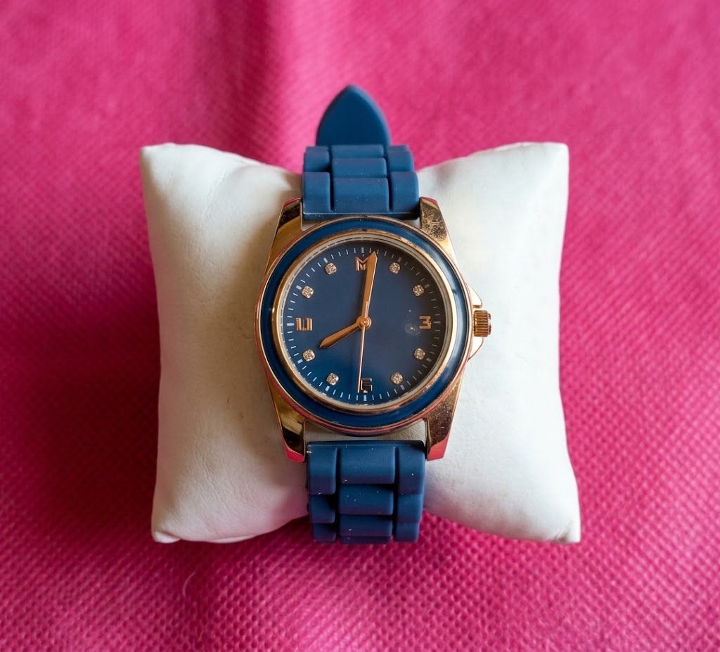 Damart dames horloge met Swarofski steentjes, Handtassen en Accessoires, Overige merken, Overige materialen, Polshorloge, Nieuw