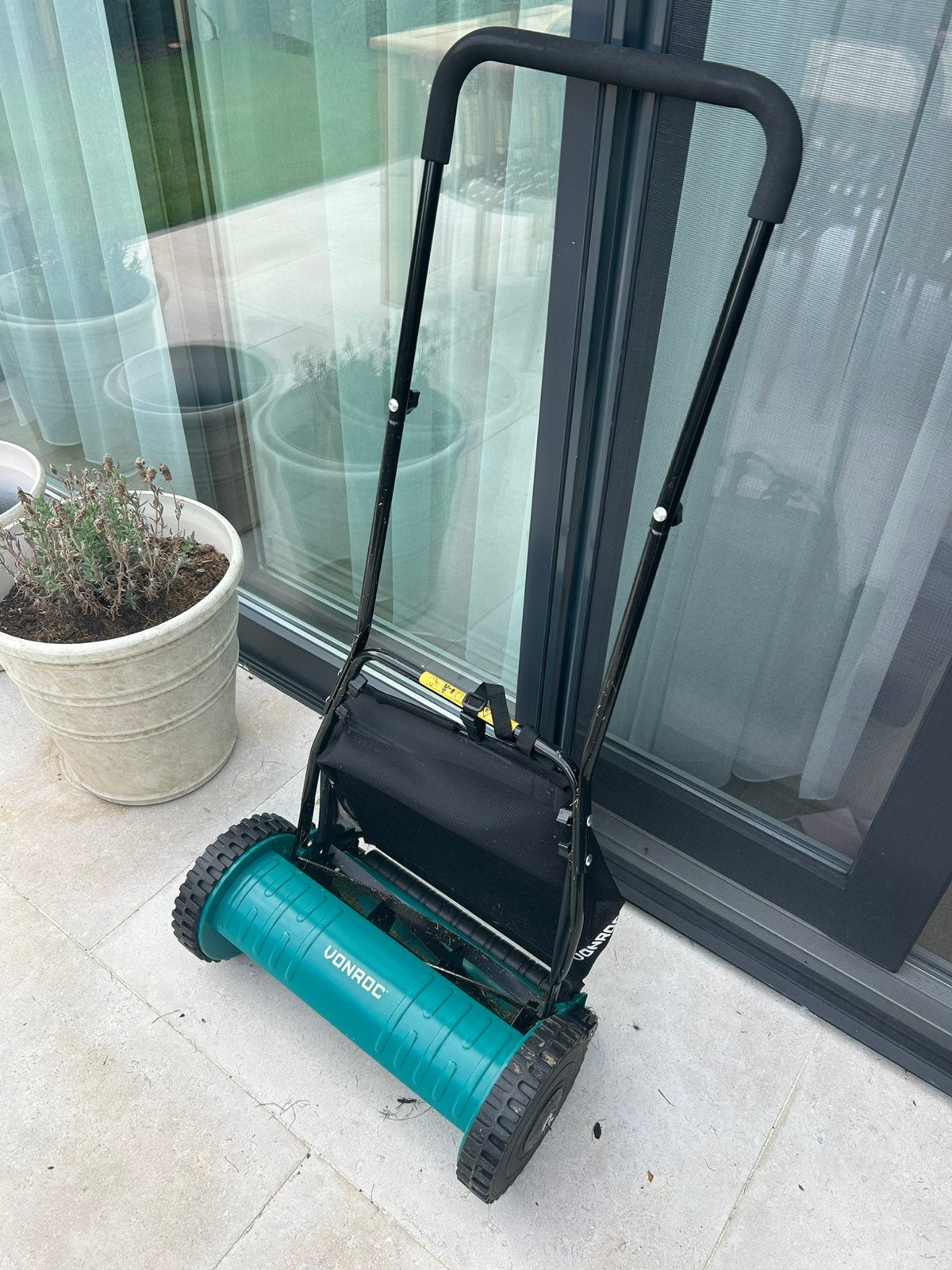 Handmatige grasmaaier VONROC, Tuin en Terras, Ophalen, Zo goed als nieuw, Opvangbak
