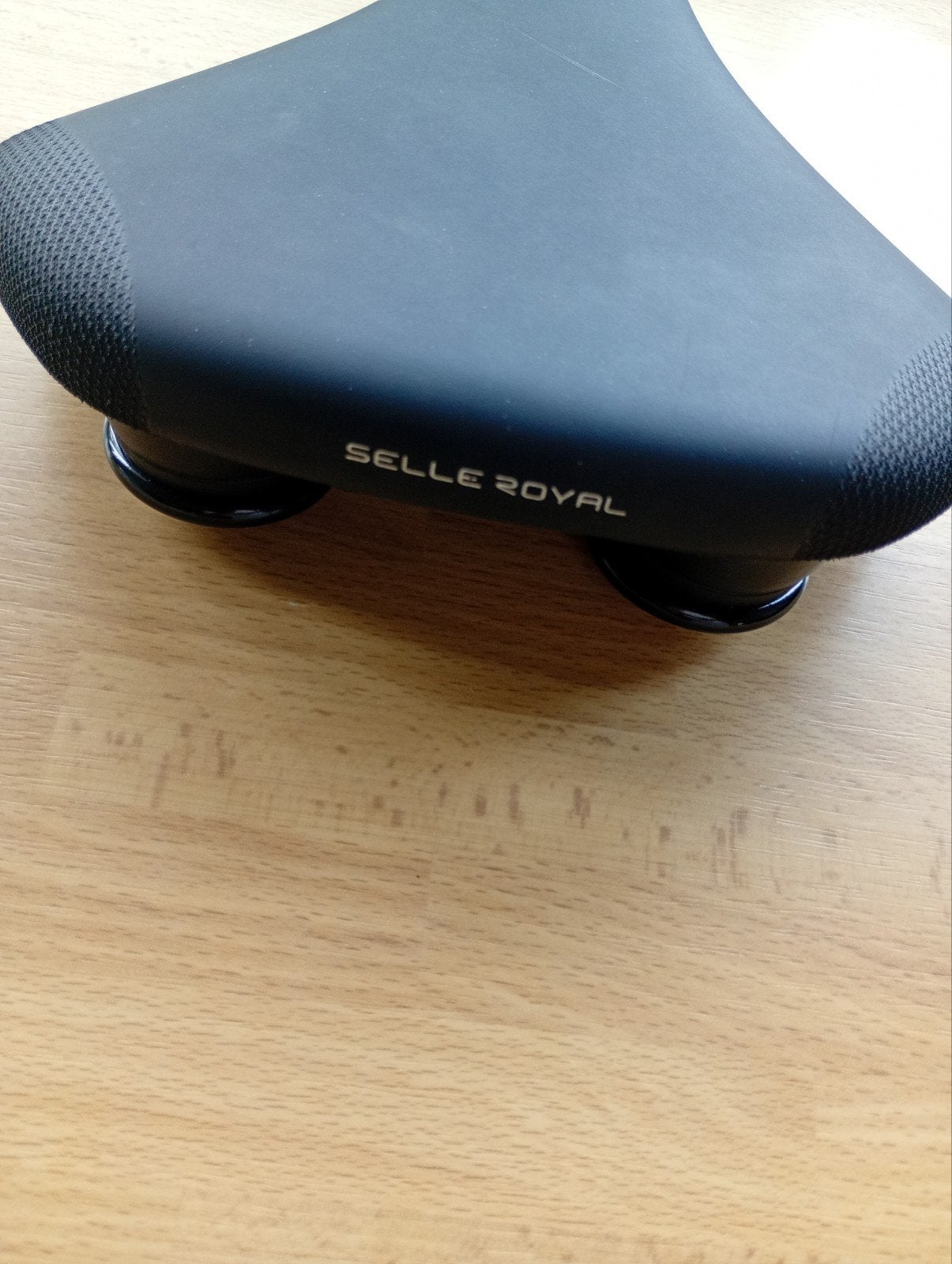 Selle Royal Essanza noire, Vélos & Vélomoteurs, Enlèvement, Comme neuf, Selle, Selle royal