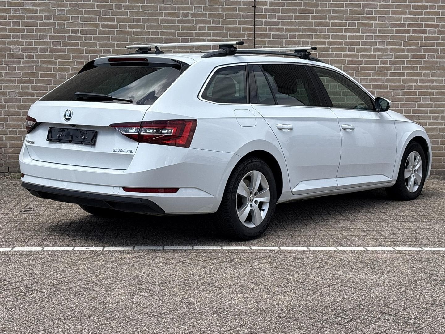 Skoda Superb 2.0 TDI Ambition Business | € 9.900,- NETTO! |, Autos, Skoda, Achat, Entreprise, Boîte manuelle, Noir