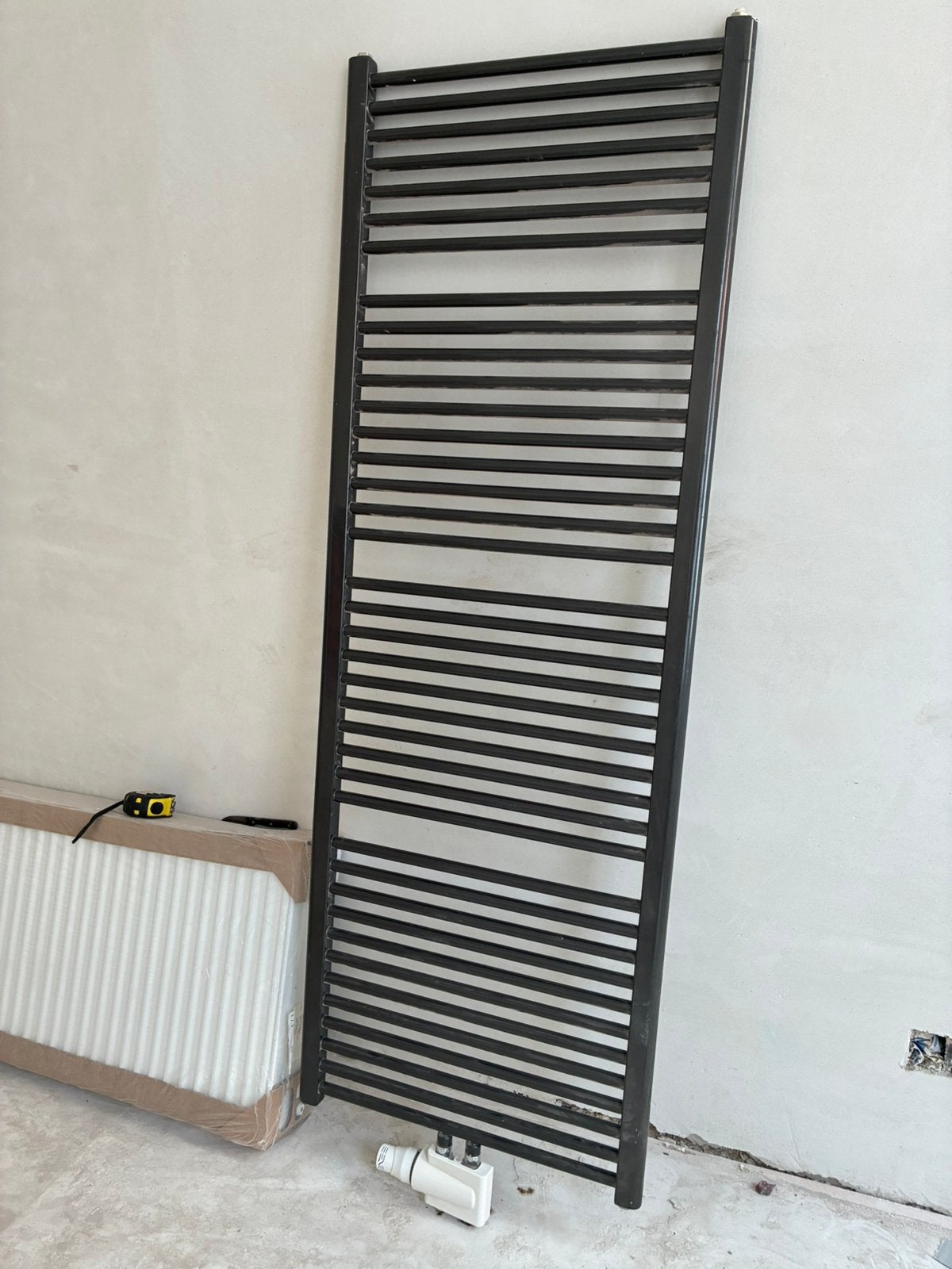 Grand seche serviette noir, 800 watts ou plus, Enlèvement, Utilisé, 80 cm ou plus