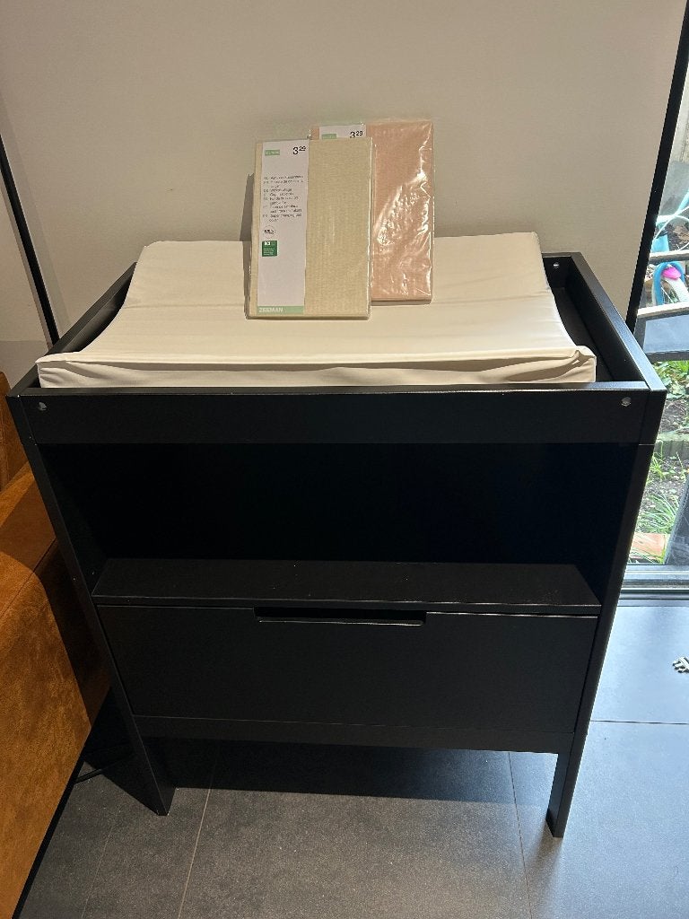 Europe Baby Ralph commode / verschoontafel zwart, Kinderen en Baby's, Ophalen, Zo goed als nieuw, 75 tot 100 cm, Opstaande rand
