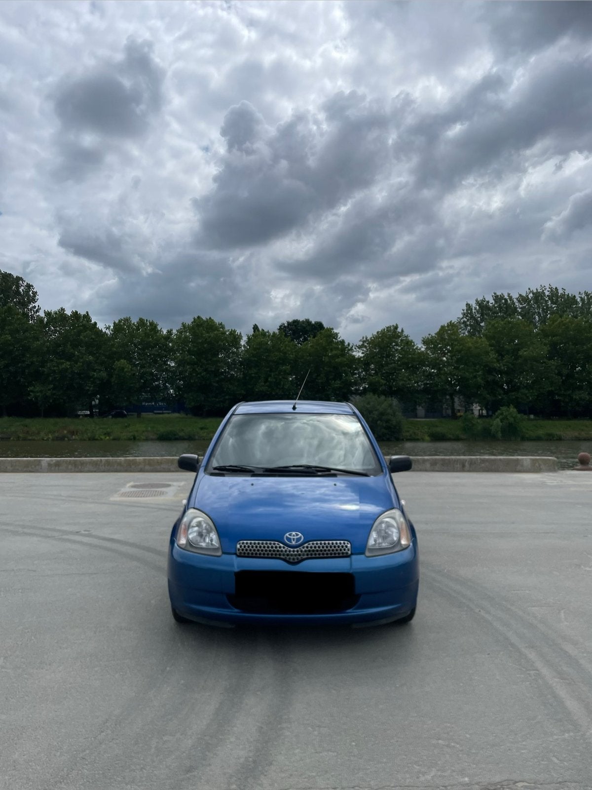 Toyota yaris Gekeurd voor verkoop klaar inschrijving, Auto's, Toyota, Handgeschakeld, Particulier, Elektrische ramen, 3 deurs