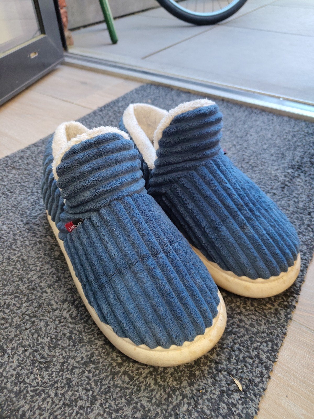 Pantoffels 43-44, Ophalen