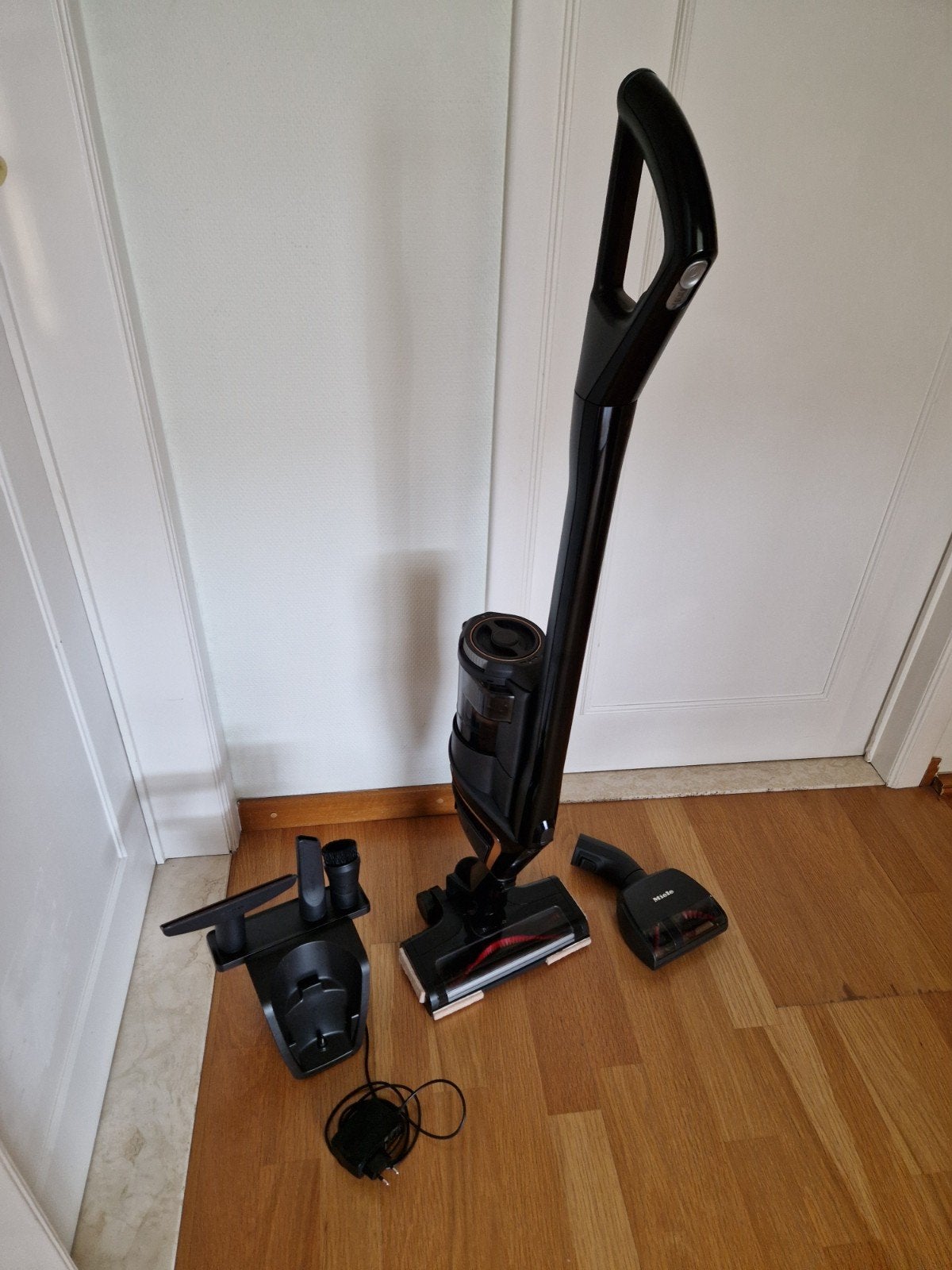 Miele Triflex HX2 Cat&Dog, Enlèvement ou Envoi, Convient aux sols durs, Aspirateur robot, Miele