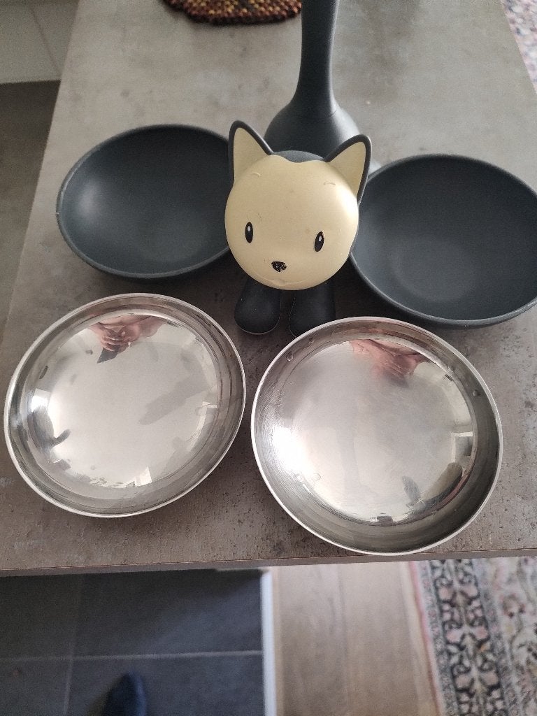 Alessi eetschaaltjes voor katten, Ophalen, Zo goed als nieuw