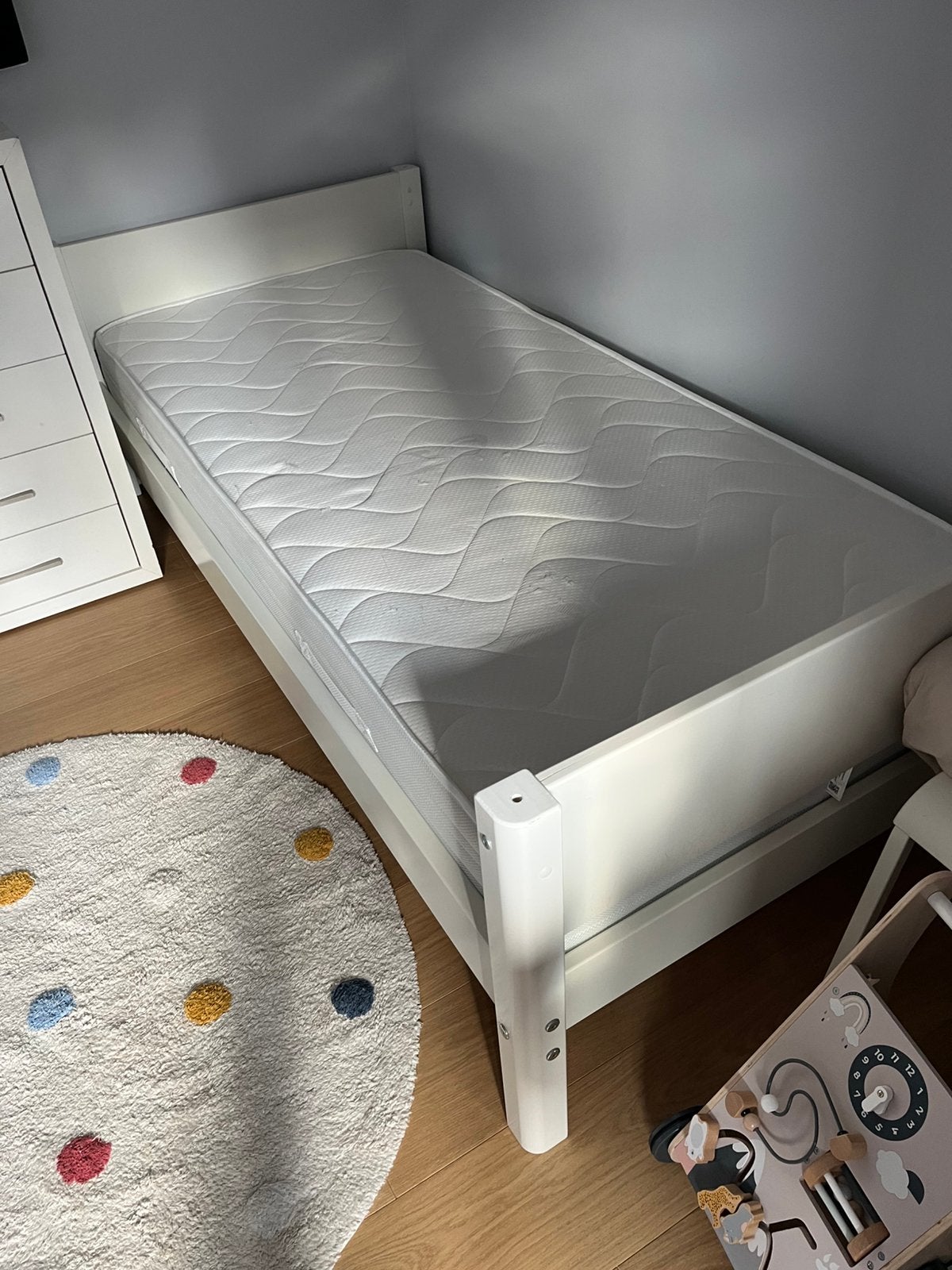 Kinderbed met matras, Ophalen, 100 cm, Eenpersoons, Zo goed als nieuw