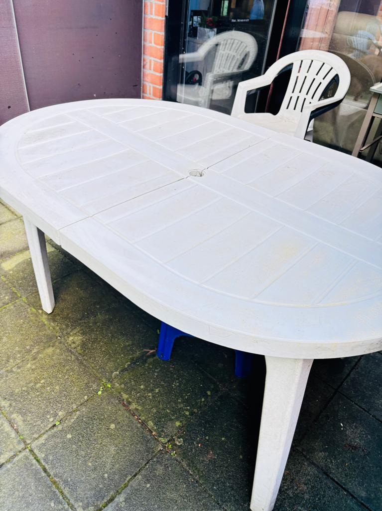 Gratis tuin tafel, Tuin en Terras, Ophalen, Gebruikt, Ovaal, Plastic