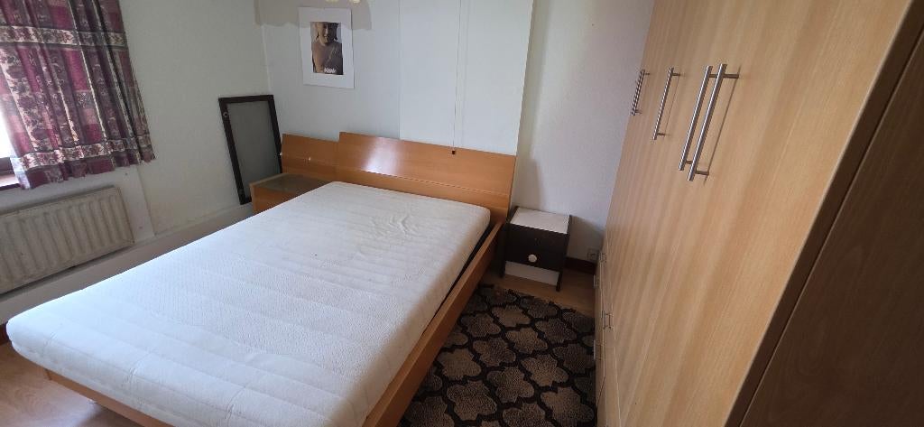 Slaapkamer meubels en bed - Gratis in geheel afhalen, Huis en Inrichting, Slaapkamer | Bedden, Ophalen, Gebruikt, Bruin, 210 cm