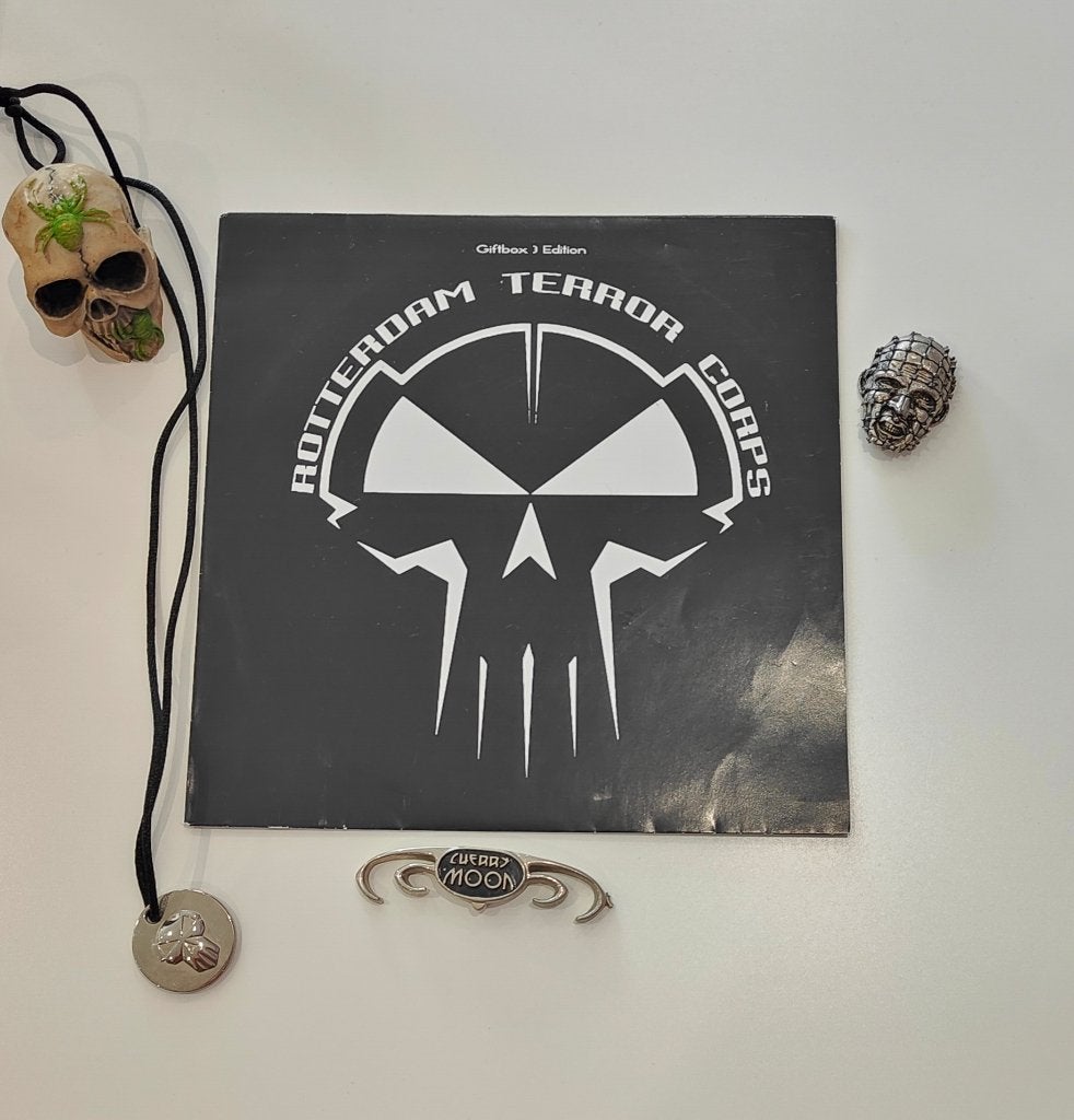 Set Rotterdam Terror Corps single + accessoires, CD & DVD, Autres formats, Autres genres, Enlèvement, Utilisé
