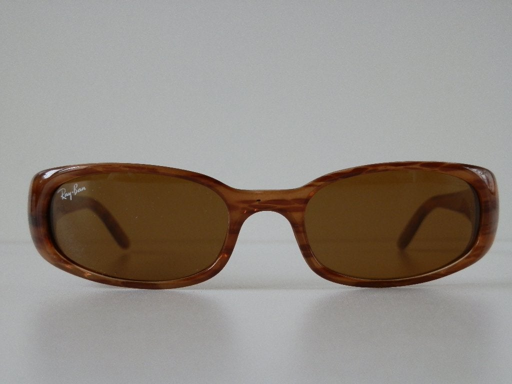 Lunettes de soleil Ray Ban. FÉVRIER 2129., Enlèvement ou Envoi, Autres couleurs, Comme neuf, Ray-Ban