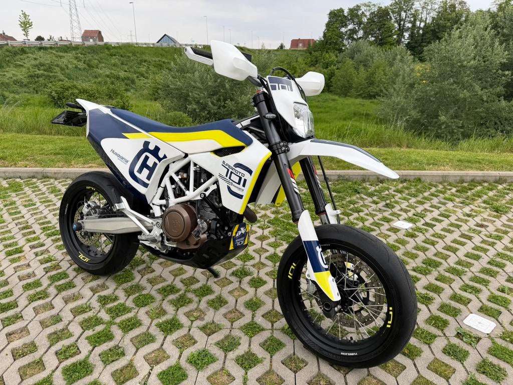 HUSQVARANA 701 SUPERMOTO * GARANTIE * 7.500 km * 2017, Motoren, J, Sportuitlaat, Occasion, Motorrijbewijs A