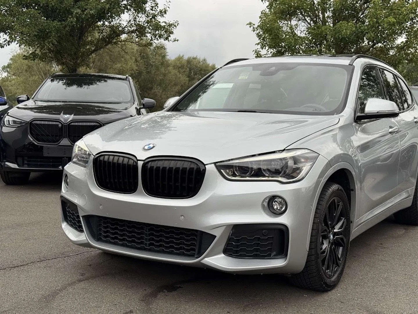 BMW X1 sDrive18dA M Sport / PANO / LEDER / HUD / KEYL / CAM, Autos, BMW, Argent ou Gris, Achat, Entreprise, 2135 kg