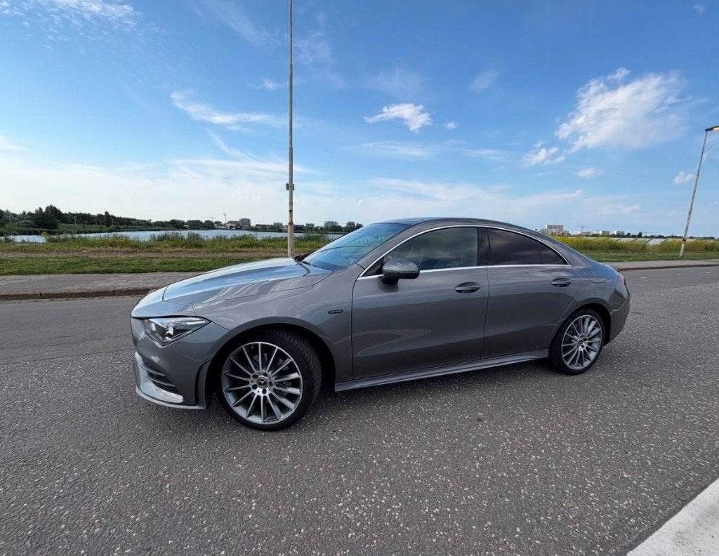 CLA 250eCoupe AMGLine–Toit panoramique–Dispositif d'attelage, Autos, Achat, Entretenue par le concessionnaire, 5 places, Automatique