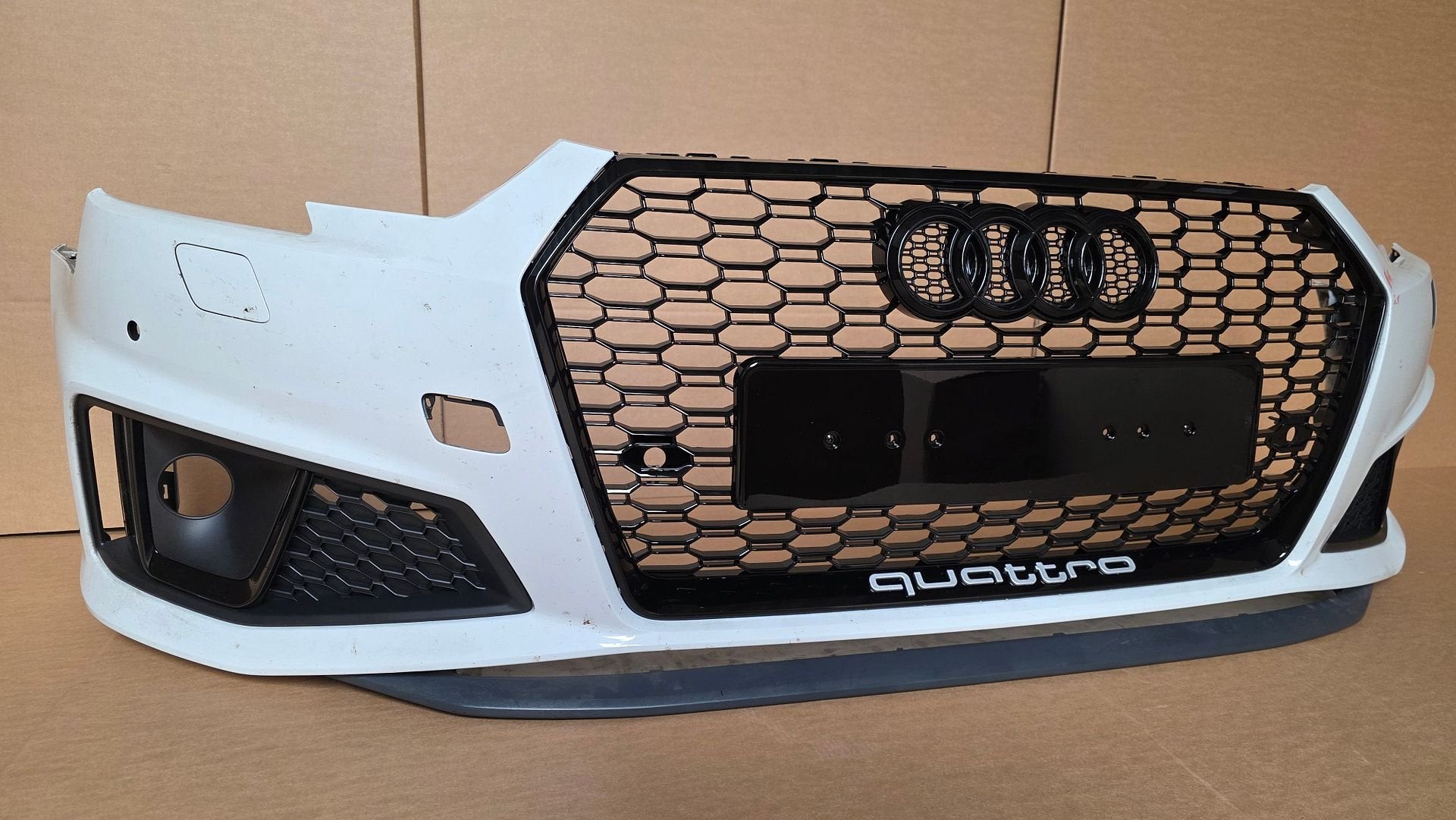 Voorbumper Audi A4 B9 8W S-Line Competition Plus 8W0807437AB, Gebruikt, -, Voor, Ophalen of Verzenden