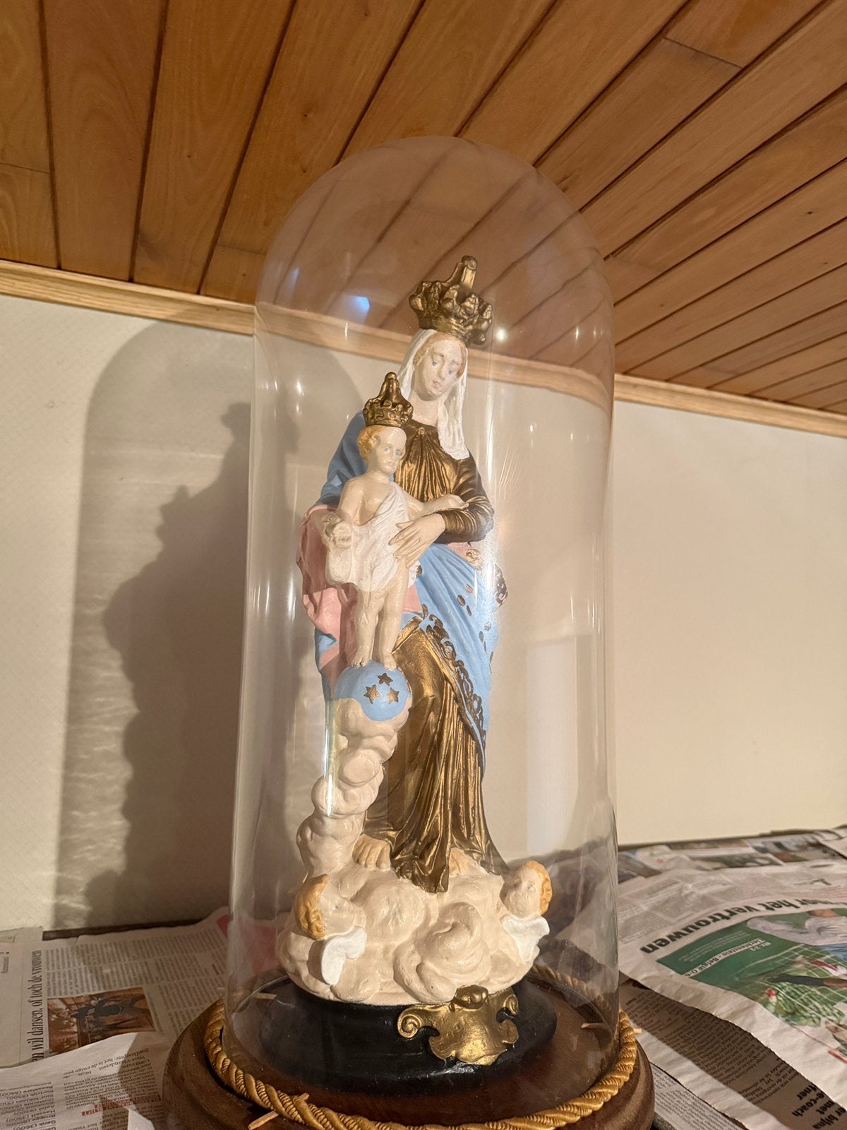 Antieke religieuze beelden onder glazen stolp, Enlèvement