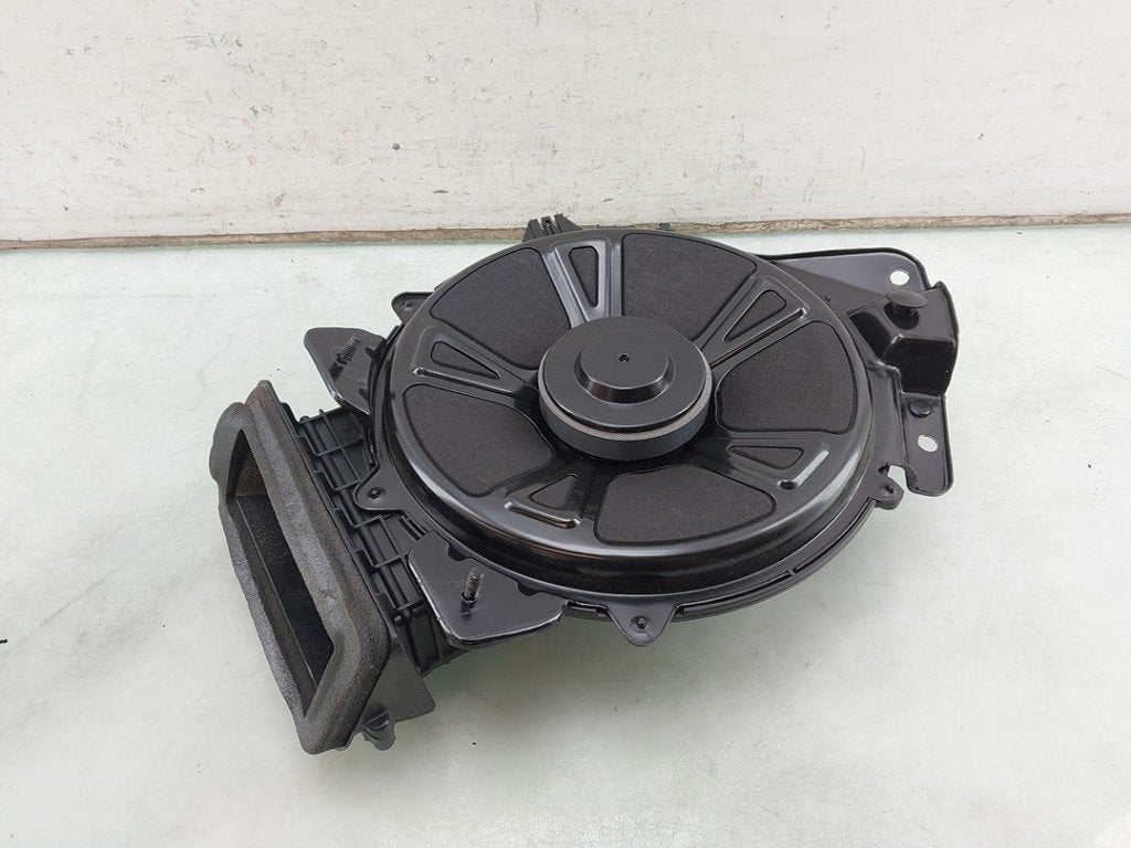 SUBWOOFER Polestar Polestar 2 (01-2019/12-2023) (|32200183|), Gebruikt, Overige automerken, Info@volvocars.com, Volvo Car Germany GmbH