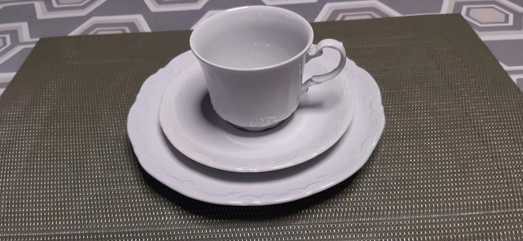 Service à dîner et à café en porcelaine., Enlèvement
