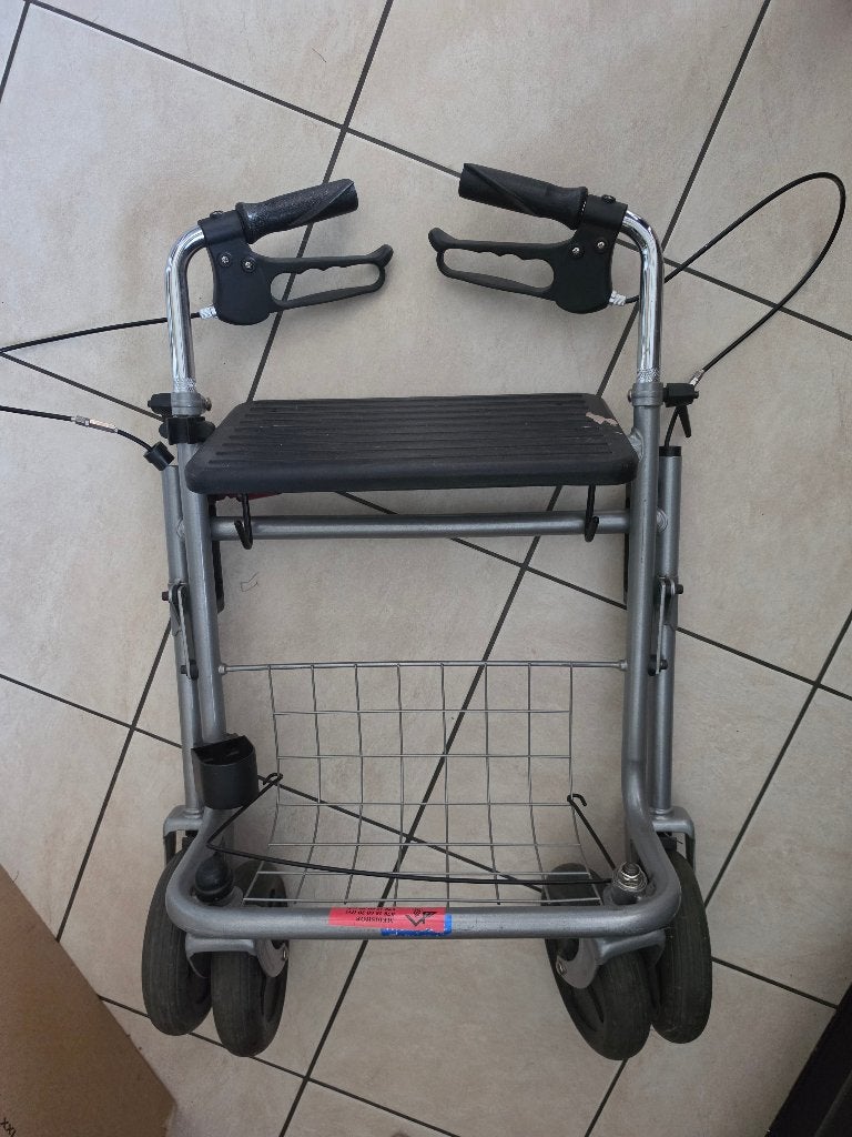 Deambulateur, Divers, Enlèvement