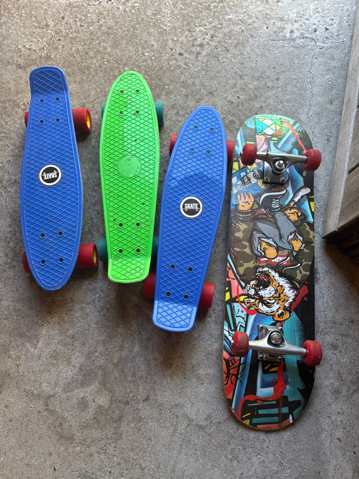 4 skateboards – goede staat – €20 voor de hele set, Ophalen, Zo goed als nieuw