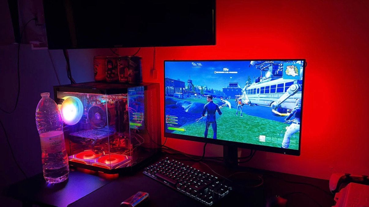 RGB-aquarium voor pcgamers—Ryzen5 5500/GTX1660SUPER/16GB RAM, Ophalen, Zo goed als nieuw