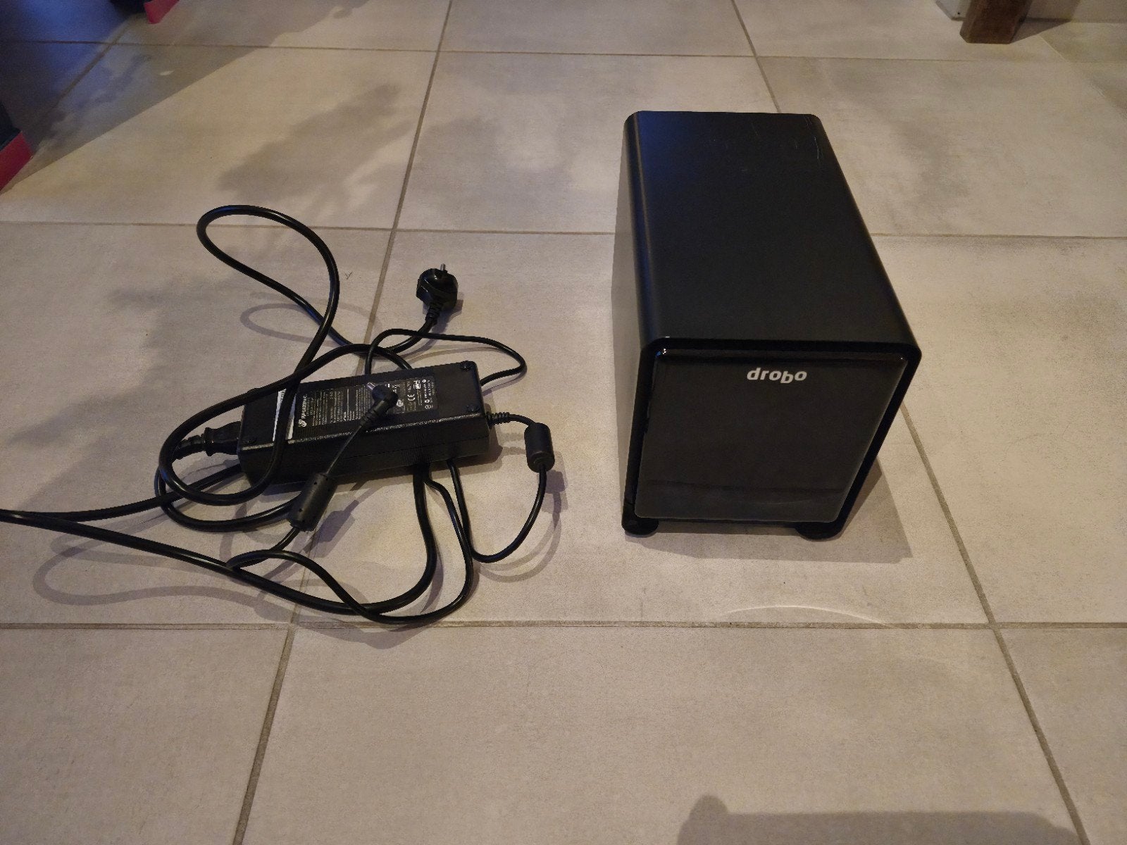Drobo 5N NAS zonder schijven. met 120gb SSD, Ophalen, Gebruikt