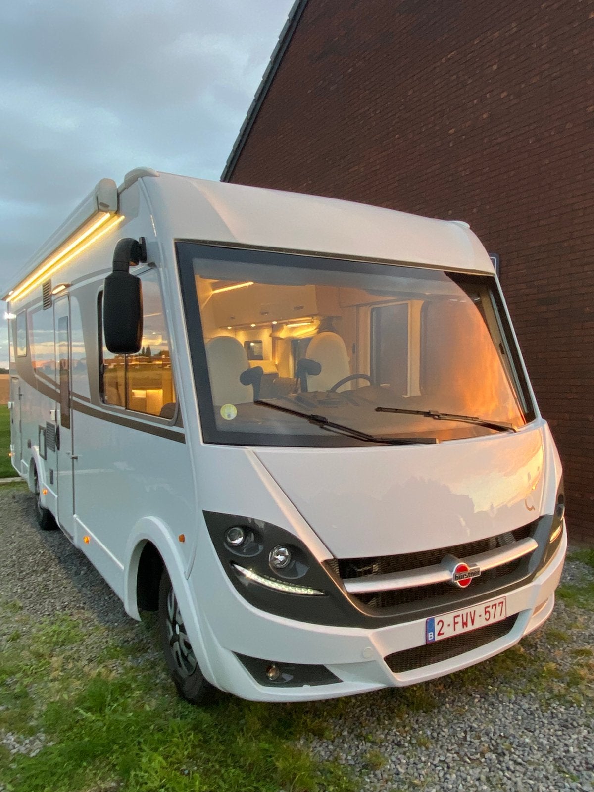 Camping-car Burstner Lyseo intégral 2018, Caravanes & Camping, Jusqu'à 4, Autres marques, Boîte manuelle, Intégral
