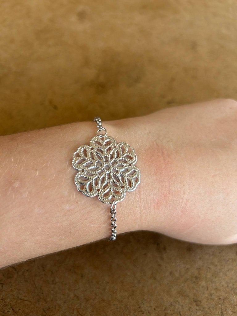 Bracelet argenté avec fleur, Enlèvement, Comme neuf, Argent, Autres matériaux