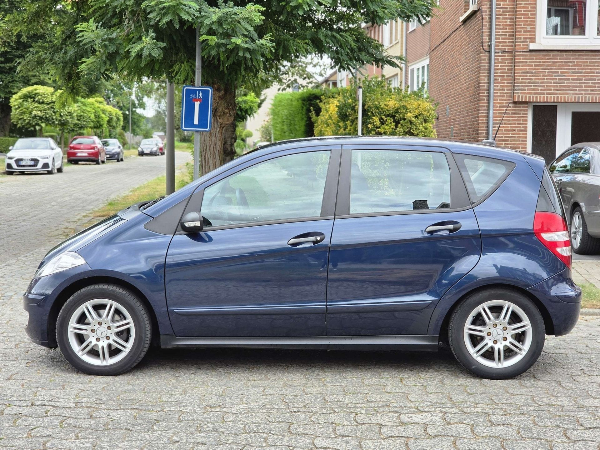 Mercedes-Benz A 160 CDI 1ER PROPRIÉTAIRE CARNET D'ENTRETIEN, Auto's, Stof, Gebruikt, Zwart, Blauw