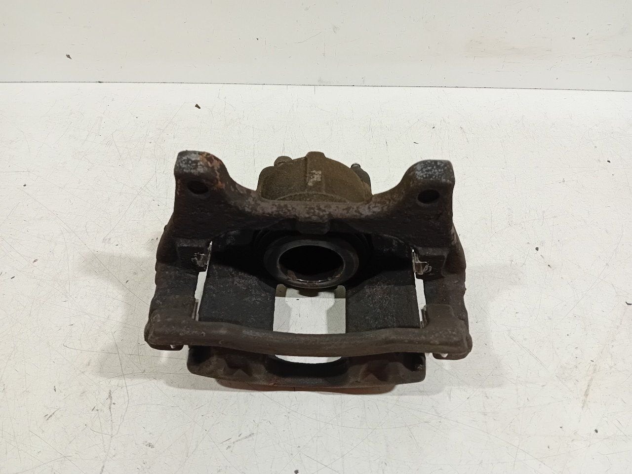 Remklauw rechts voor Dodge Journey, Onderdelen@venauto.nl, Van der Ven Autorecycling B.V., Gebruikt, Ettenseweg 76, 4706 PB Roosendaal, The Netherlands