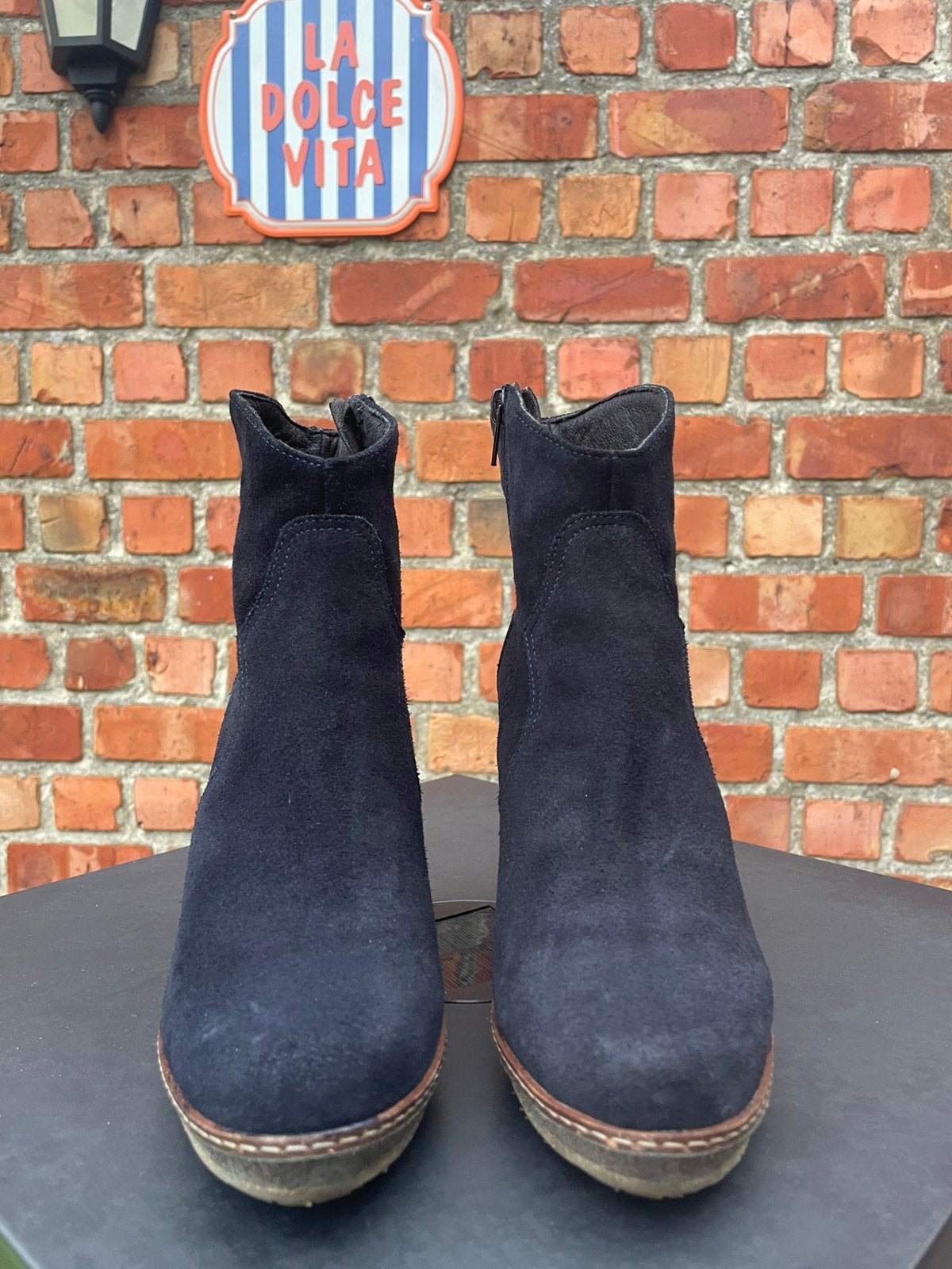 Bottine Fabio Deveraux en daim bleu foncé, Vêtements | Femmes, Chaussures, Enlèvement ou Envoi, Comme neuf, Boots et Botinnes