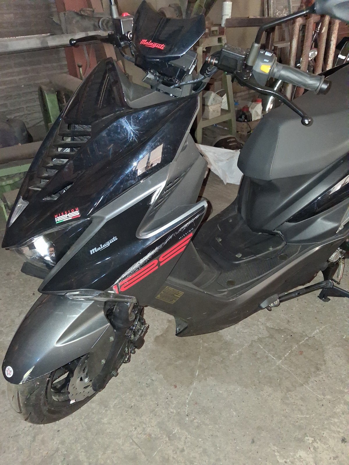malaguti 125cc scooter, Fietsen en Brommers, Ophalen