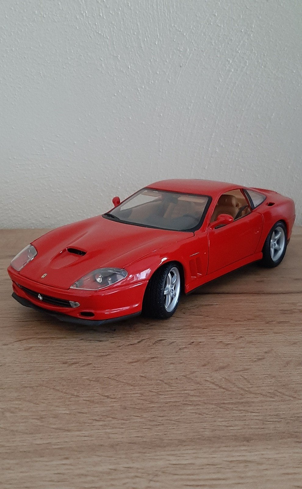 Ferrari 550 Maranello 1996 à l'échelle 1:18., Hobby & Loisirs créatifs, Voitures miniatures | 1:18, Enlèvement