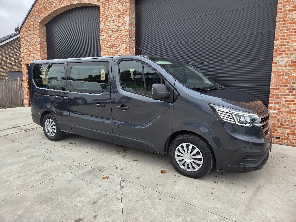 Traffic /  9 plaatsen / btw wagen !, Voorwielaandrijving, Stof, https://public.car-pass.be/vhr/cc779f90-f473-4800-8c0c-ab5af566cbae