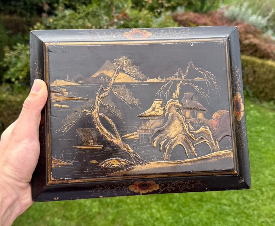 Boîte laquée japonaise ancienne — période Meiji (1868—1912), Antiquités & Art, Décoré, Enlèvement ou Envoi, Japon, Bois