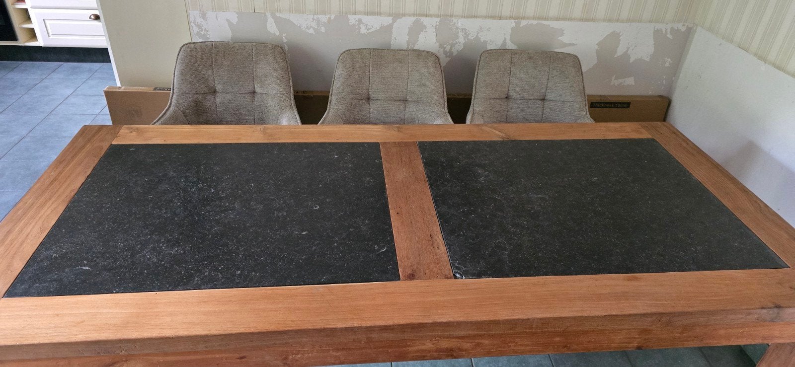 Robuuste teakhouten eettafel met natuurstenen bladen, Huis en Inrichting, Tafels | Eettafels, Ophalen, Gebruikt, Teakhout, 50 tot 100 cm