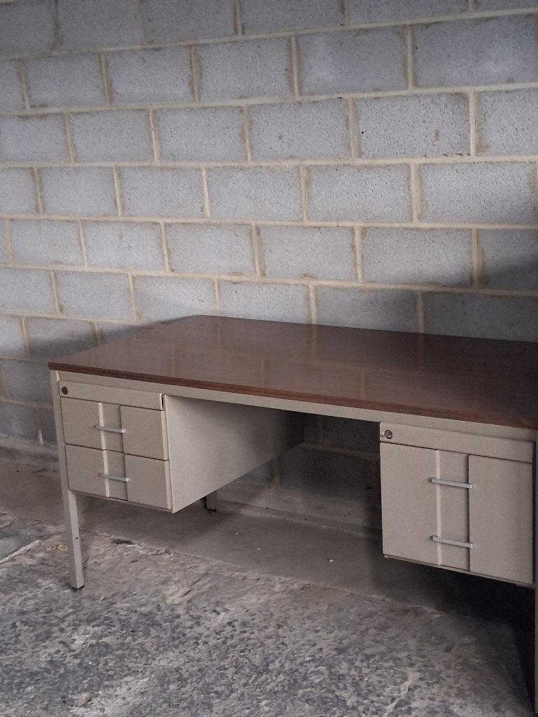 Metalen bureau met lades in goede staat prijs 195,00 eur, Maison & Meubles, 78 cm, Autres types, 155 cm, Métal