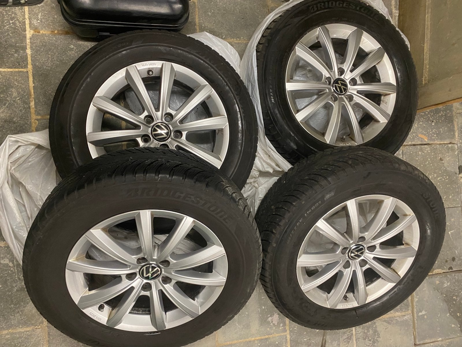 Volkswagen 17’ Bridgestone 215/65 R17 Tiguan Kodiaq Tarraco, Pneus et Jantes, Véhicule de tourisme, 17 pouces, Enlèvement
