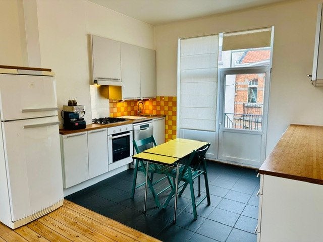 Duplex meublé avec terrasse, quartier calme et sympa, 50 m² ou plus, Bruxelles