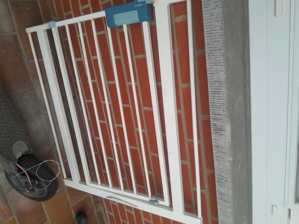 Clôture pour enfants/barrière pour chiens avec porte, Enlèvement, Utilisé