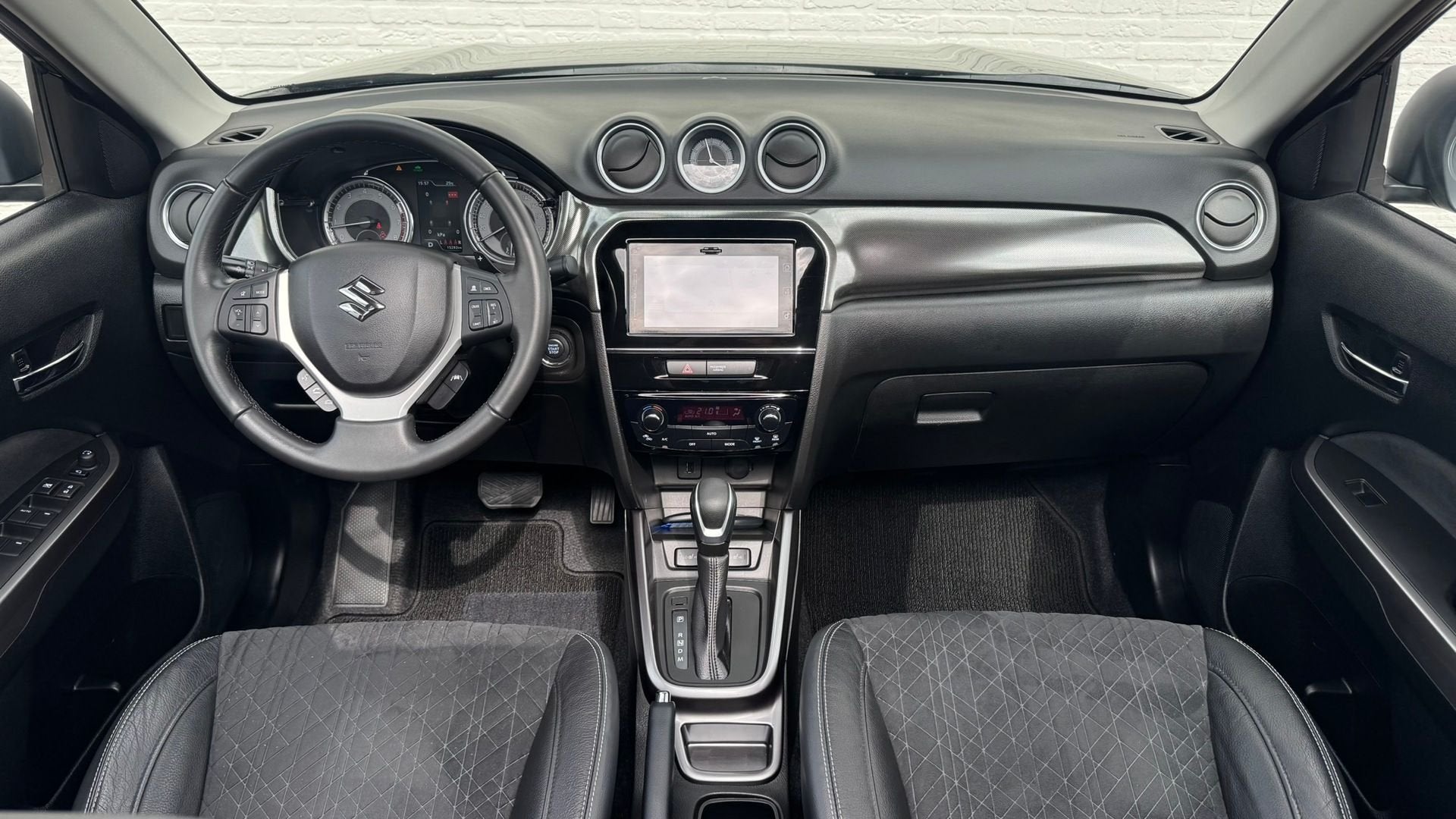 Suzuki Vitara 1.5 Hybrid Style Rhino Edition Panorama Carpla, Autos, 75 kW, Achat, Entreprise, Carnet d'entretien