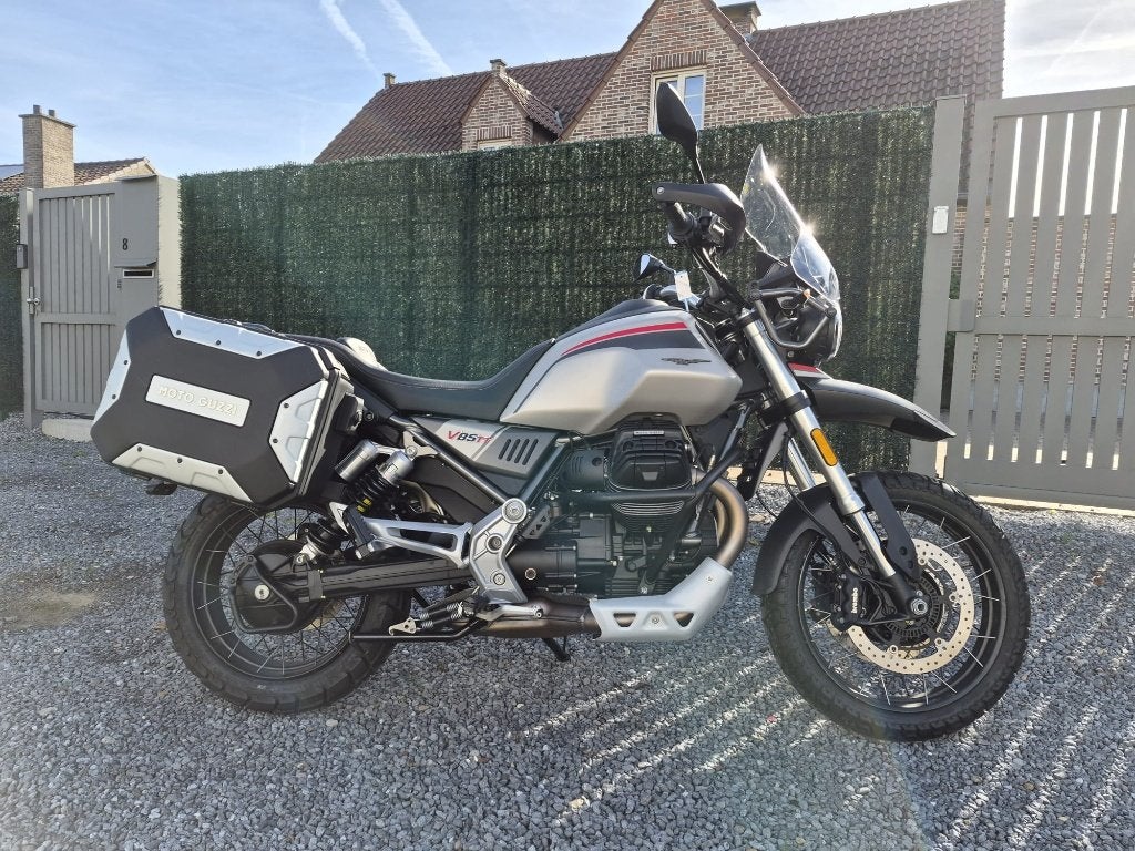 Moto Guzzi V85 Travel, Motoren, 2 cilinders, LED Verlichting, Occasion, Motorrijbewijs A